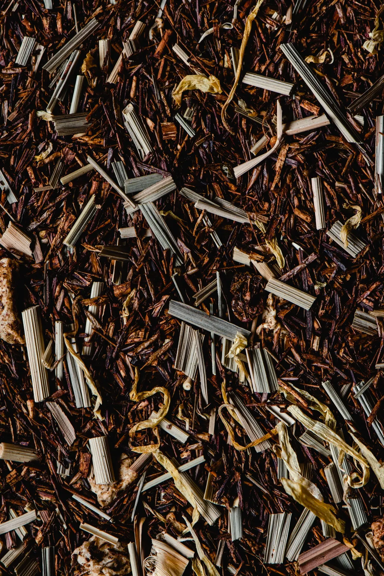 loose red tea leaves